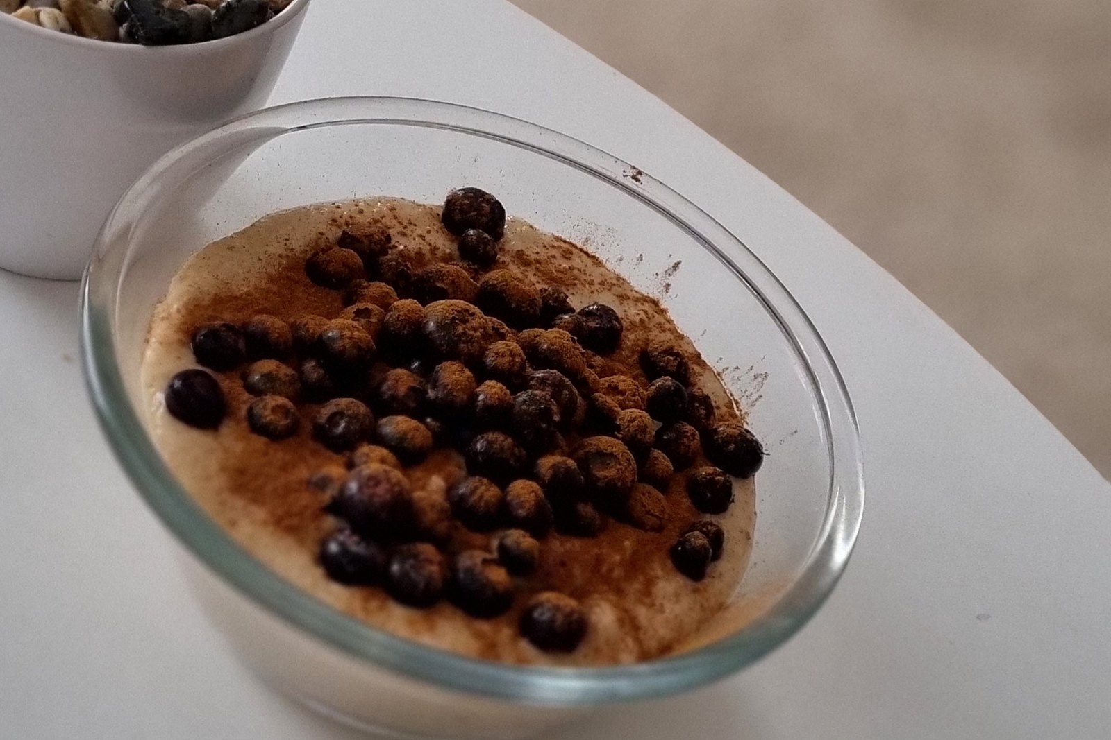 Cinnamon and blueberry porridge, a complete breakfast for a young footballer, BodyFitWithMe